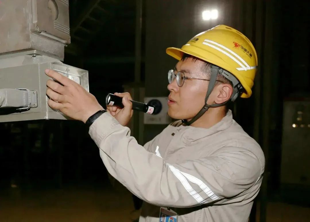 大唐王灘發電公司嚴格執行巡檢、定期工作計劃安排，每日按照巡檢路線對各類設備進行全面巡查，出現異常及時處理，確保實現夏季大負荷期間各類問題動態清零。.jpg