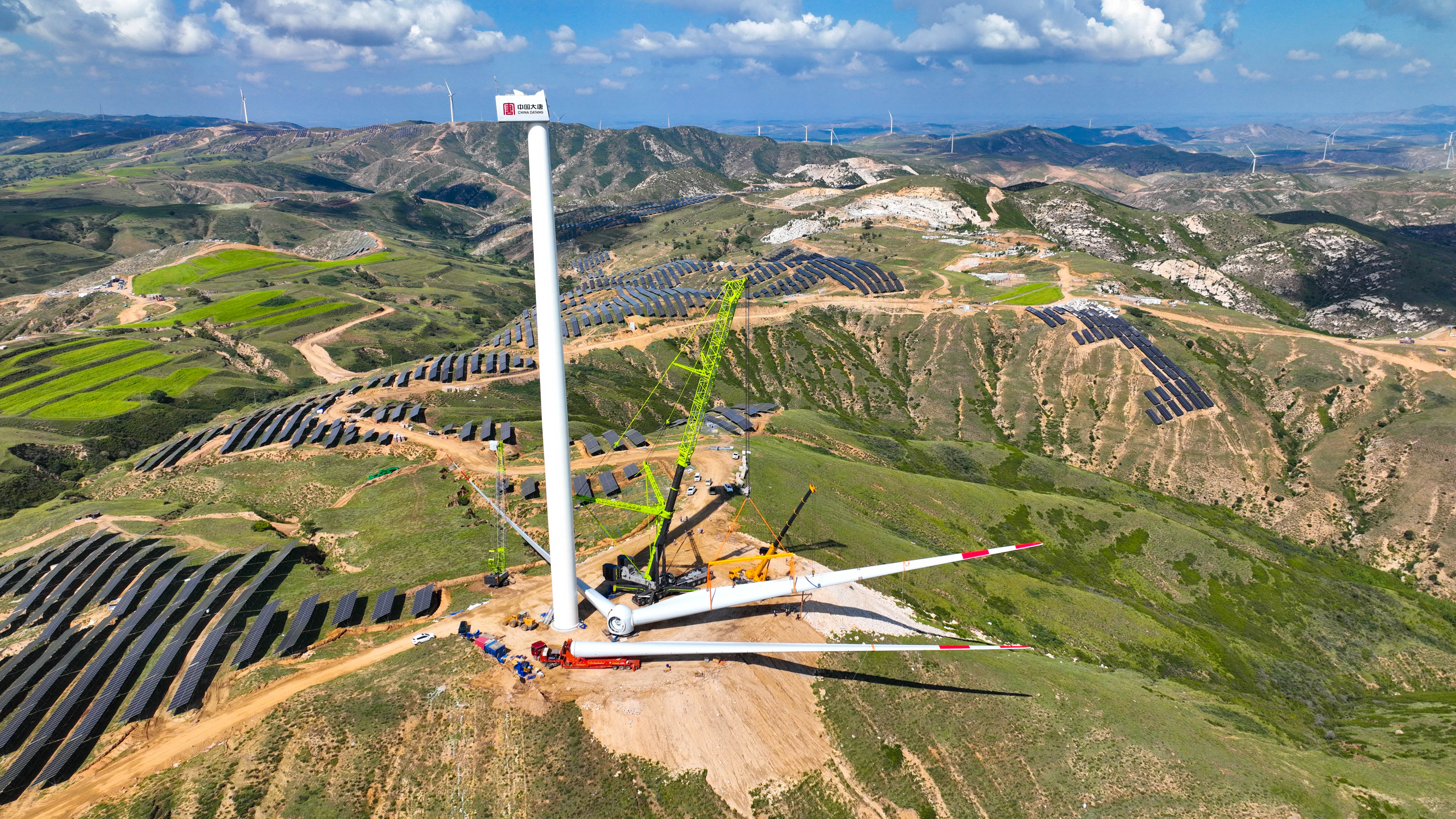 1698125743097057420.jpg 新能源:向“綠”而行 這里“ 風光”獨好 (1).jpg