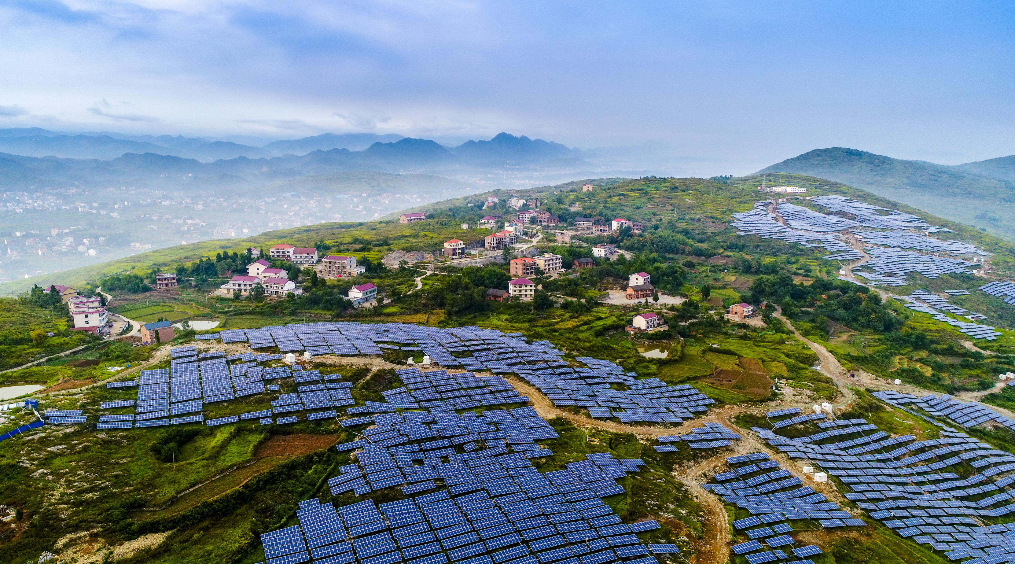 1711517502687015431.jpg 新能源基地化開發(fā)與鄉(xiāng)村振興緊密結合.jpg